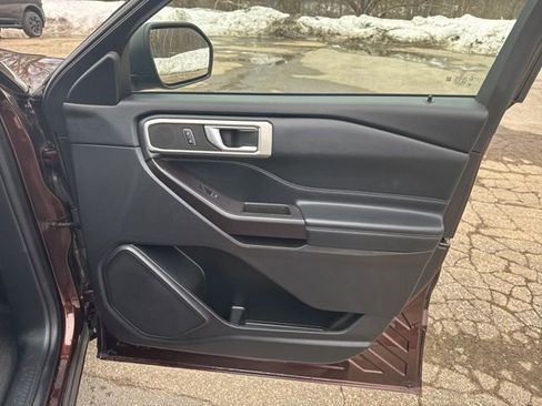 Used 2020 Ford Explorer XLT w/ Equipment Group 202A image 14