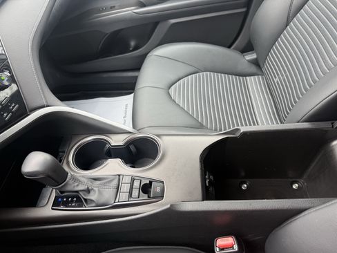 Used 2022 Toyota Camry SE image 23