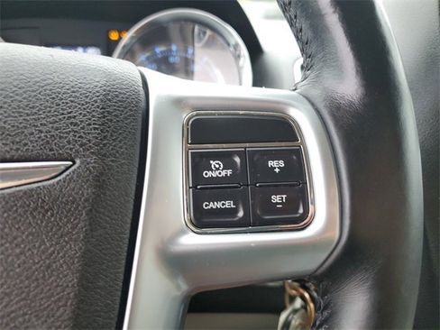 Used 2011 Chrysler Town & Country Touring image 13