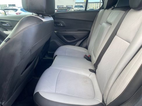 Used 2020 Chevrolet Trax LT w/ Sun & Sound Package AWD/4WD image 21