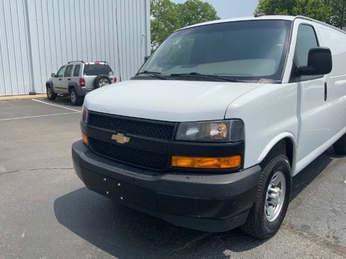 Used 2020 Chevrolet Express 2500 image 31