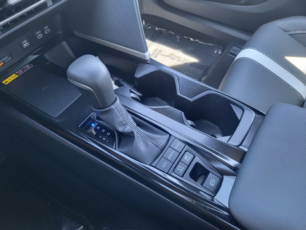 Used 2026 Toyota Camry SE FWD image 15