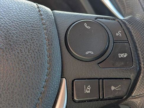 Used 2018 Toyota Corolla LE image 12