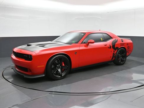 Used 2018 Dodge Challenger SRT Hellcat RWD image 3