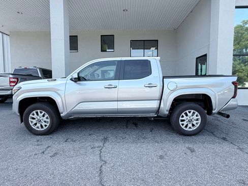 Used 2024 Toyota Tacoma SR5 RWD image 5