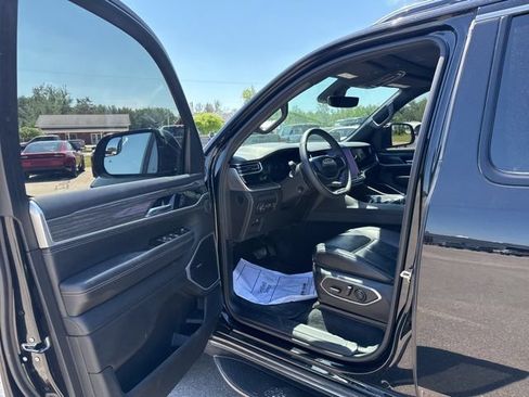 Used 2022 Jeep Wagoneer Series II w/ Premium Group I AWD/4WD image 10