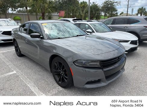 Used 2017 Dodge Charger SXT w/ Blacktop Package RWD image 1