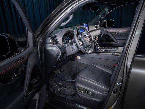 Used 2026 Lexus LX 600 4WD w/ Luxury Package image 11