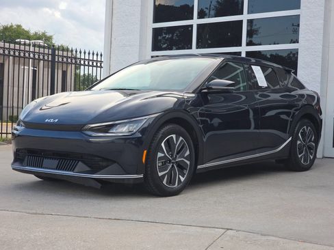 Used 2022 Kia EV6 Light RWD image 9
