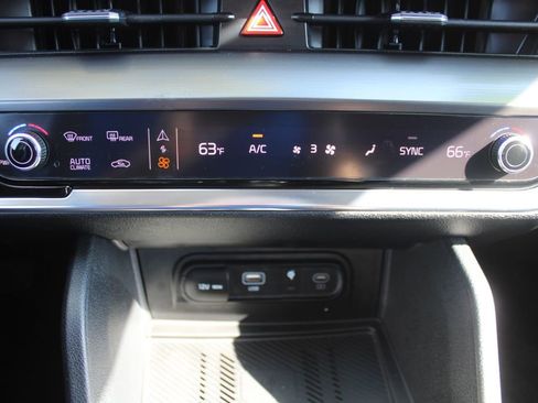 Certified 2024 Kia Sportage EX image 38