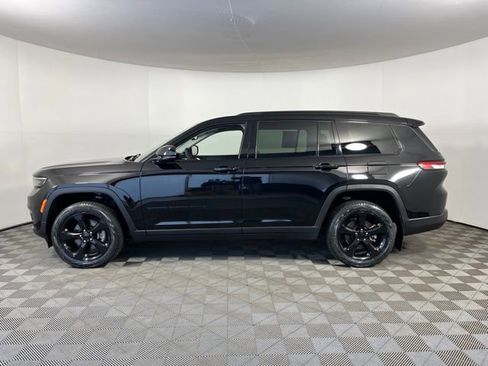 Used 2023 Jeep Grand Cherokee L Limited w/ Black Appearance Package image 4
