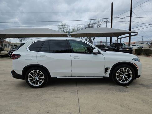 Used 2025 BMW X5 xDrive50e AWD/4WD image 2