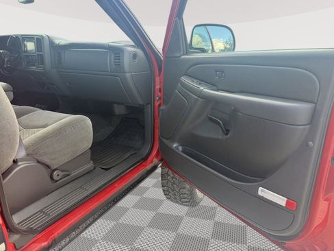 Used 2006 Chevrolet Silverado 1500 LT w/ Light Duty Power Package AWD/4WD image 13