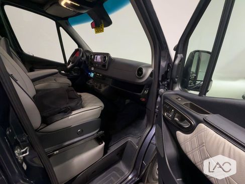 Used 2022 Mercedes-Benz Sprinter 2500 image 38
