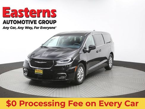 Used 2023 Chrysler Pacifica Touring-L FWD image 55