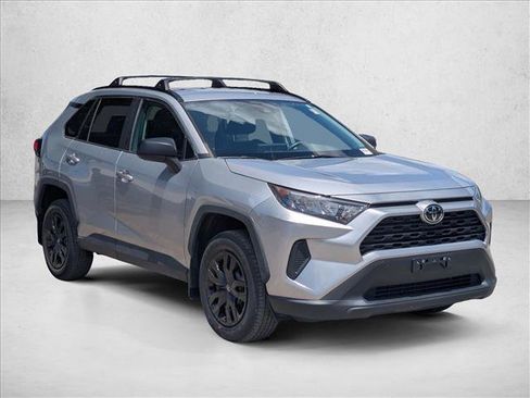 Used 2021 Toyota RAV4 LE AWD/4WD image 3