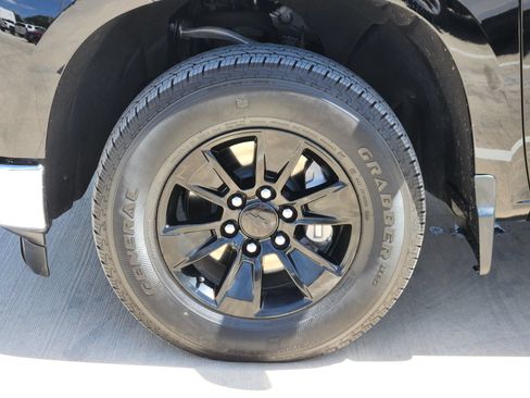 Certified 2025 Chevrolet Silverado 1500 LT RWD image 11