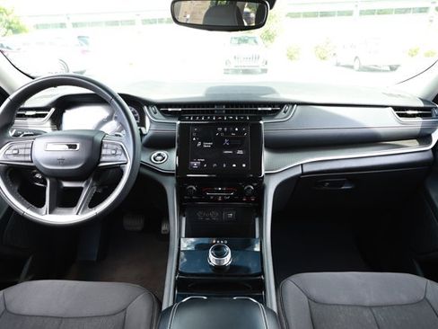 Used 2023 Jeep Grand Cherokee Laredo RWD image 31