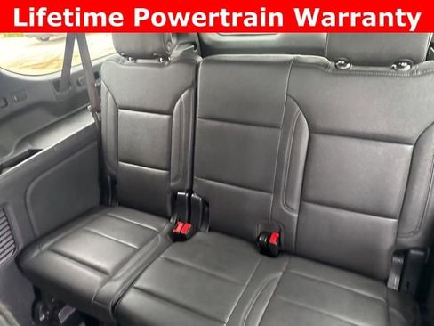 Used 2025 Chevrolet Suburban Z71 image 26