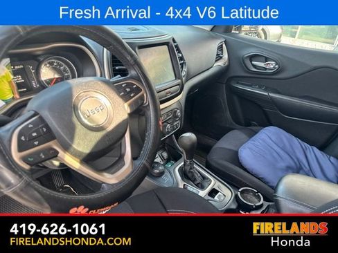 Used 2015 Jeep Cherokee Latitude w/ Comfort/Convenience Group AWD/4WD image 18