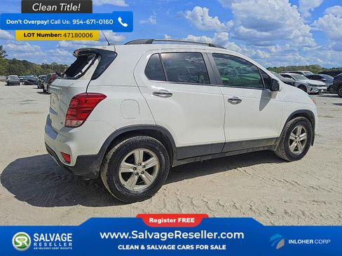 Used 2020 Chevrolet Trax LT w/ LT Convenience Package image 4