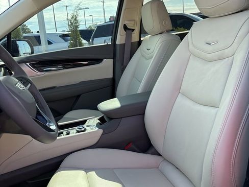 New 2025 Cadillac XT6 Premium Luxury image 11