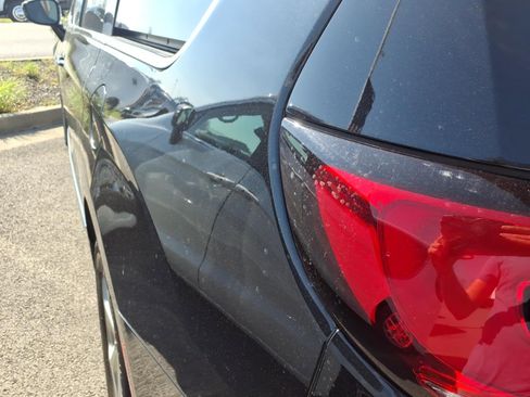 Used 2023 Chrysler Pacifica Limited FWD image 19