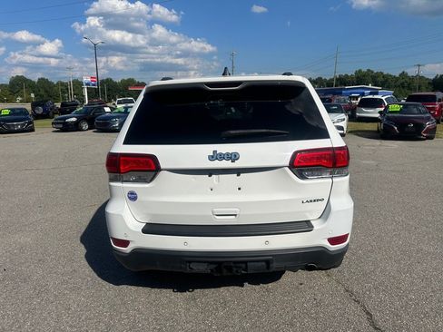 Used 2021 Jeep Grand Cherokee Laredo RWD image 4