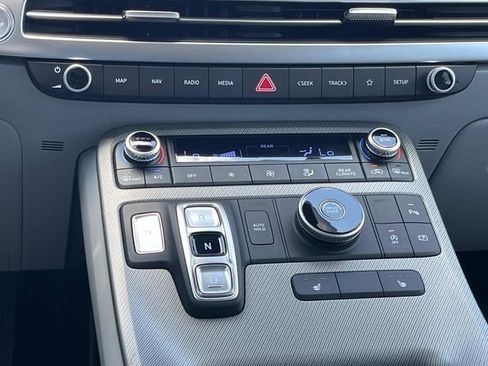 Certified 2025 Hyundai Palisade SEL FWD image 17