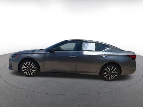 Used 2025 Nissan Altima 2.5 SV FWD image 8