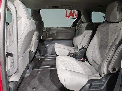 Used 2024 Toyota Sienna LE image 33