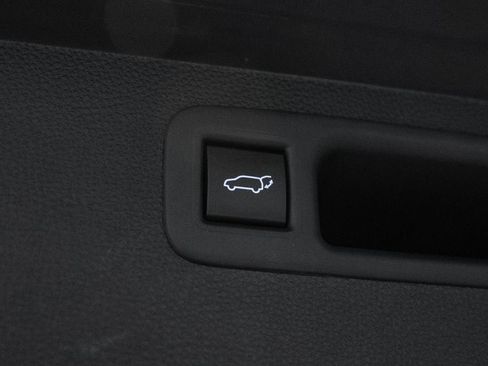 Certified 2022 Toyota Highlander XLE image 37