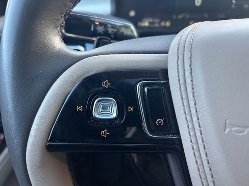 Used 2023 Lincoln Aviator AWD w/ Premium Package image 30