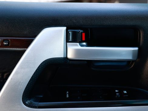 Used 2017 Toyota Land Cruiser image 53