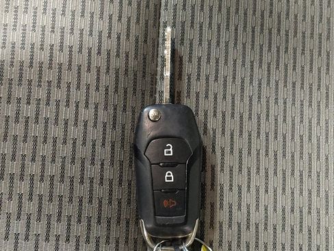 Used 2015 Ford F150 XLT image 32