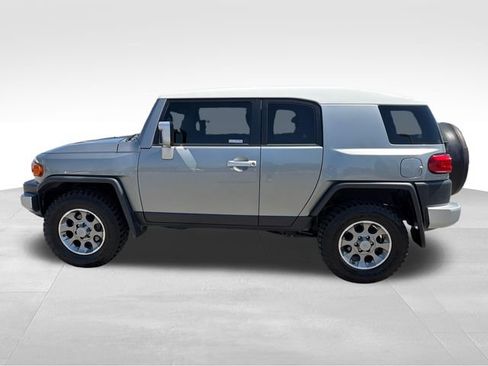 Used 2011 Toyota FJ Cruiser 4WD w/ Convenience Pkg image 4