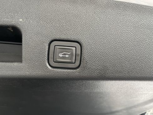 Used 2026 GMC Acadia Elevation w/ Elevation Premium Package FWD image 10