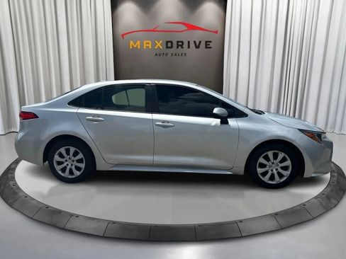 Used 2020 Toyota Corolla LE FWD image 4