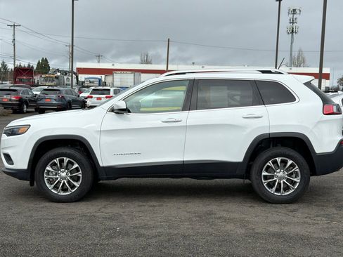 Used 2019 Jeep Cherokee Latitude Plus w/ Cold Weather Group AWD/4WD image 8