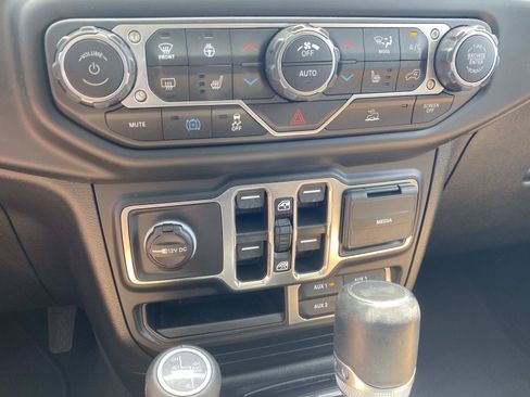 Used 2023 Jeep Wrangler Unlimited Sahara w/ Cold Weather Group AWD/4WD image 26