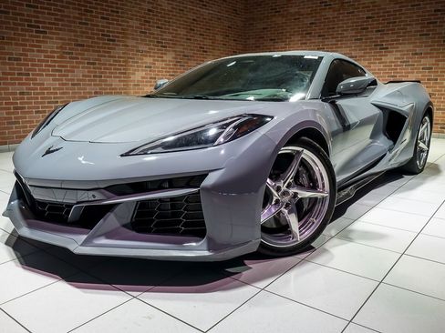 Used 2025 Chevrolet Corvette E-Ray AWD/4WD image 2