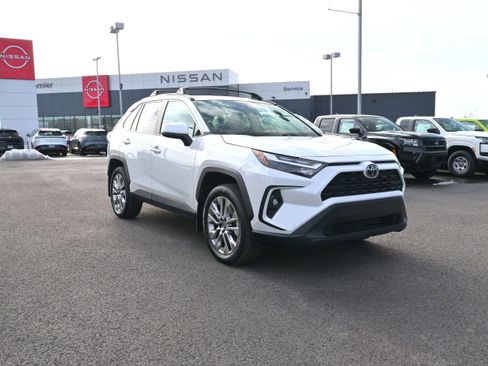 Used 2023 Toyota RAV4 XLE Premium image 2