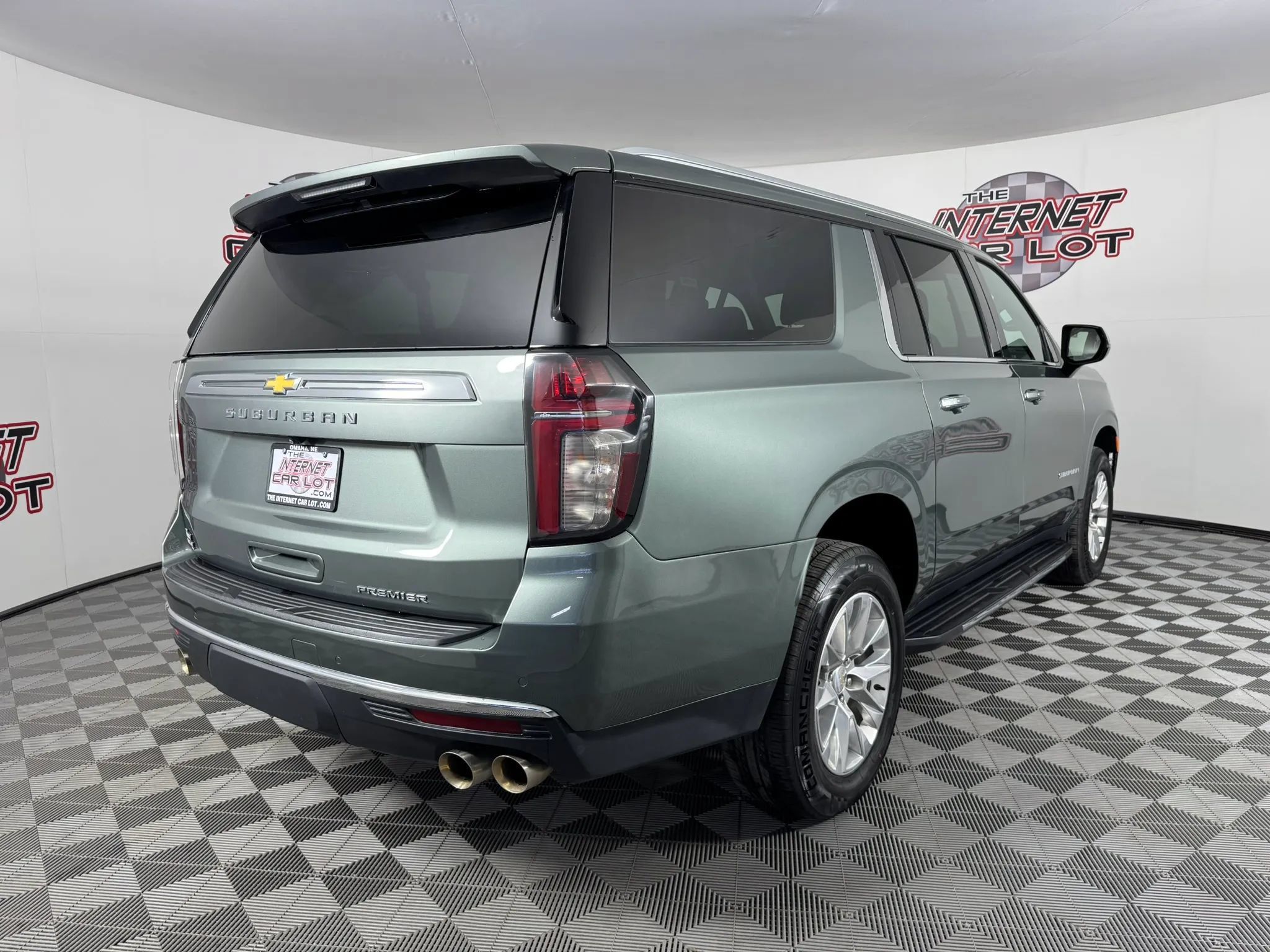 Used 2023 Chevrolet Suburban Premier AWD/4WD image 7