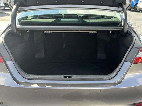 Used 2018 Toyota Camry XLE image 8