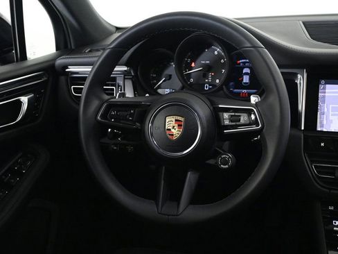 Certified 2025 Porsche Macan image 13