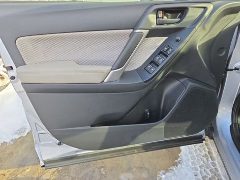 Used 2017 Subaru Forester 2.5i Premium image 12