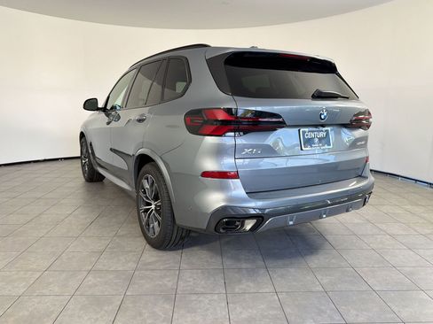 New 2026 BMW X5 xDrive40i image 3