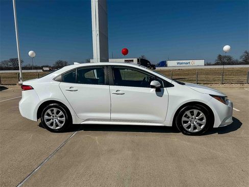 Certified 2024 Toyota Corolla LE image 2