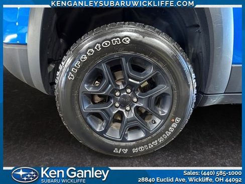 Used 2021 Jeep Cherokee Trailhawk AWD/4WD image 23