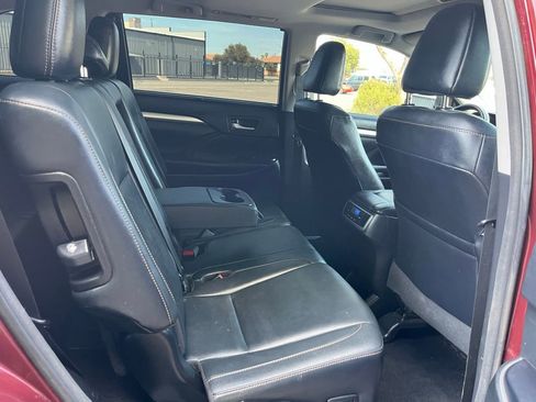 Used 2017 Toyota Highlander XLE image 16